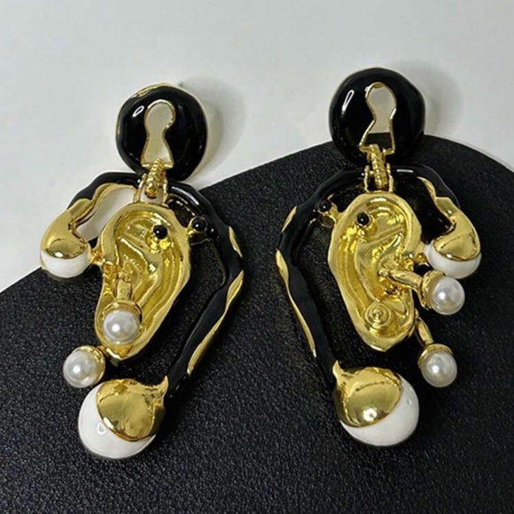 Schiaparelli Inspired Anatomy Ear Gold Tone Earrings Huge Pearl Keyhole Jewelry - Picture 3 of 9